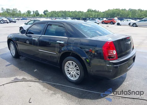 2010 Chrysler 300 Touring Plus z USA, uszkodzony, nr VIN 2C3CA1CV7AH328704